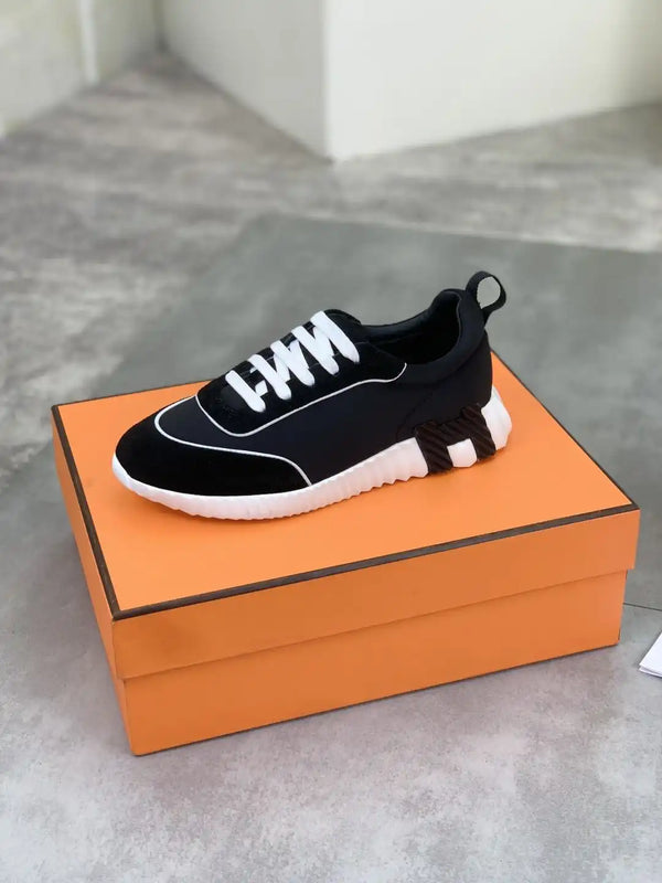 Sneakers Bouncing