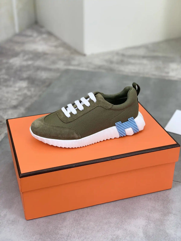 Sneakers Bouncing
