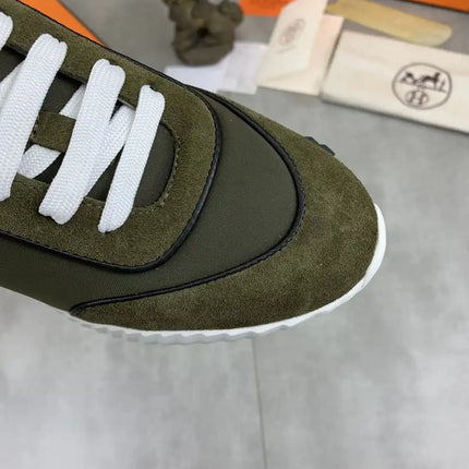 Sneakers Bouncing