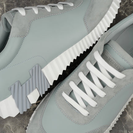 Sneakers Bouncing