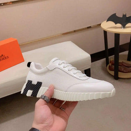 Sneakers Bouncing