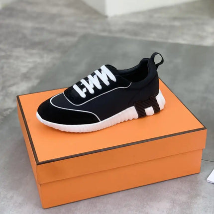 Sneakers Bouncing