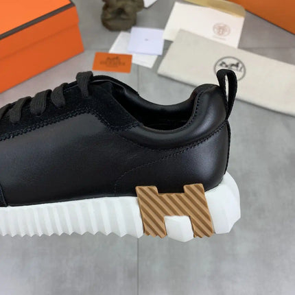 Sneakers Bouncing
