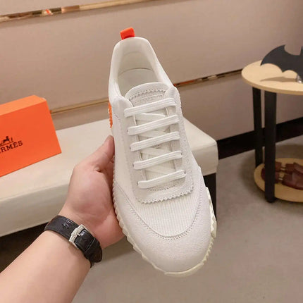 Sneakers Bouncing