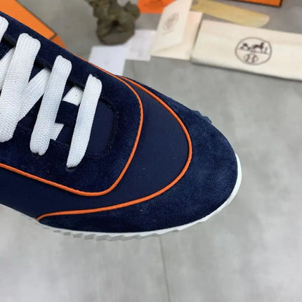 Sneakers Bouncing