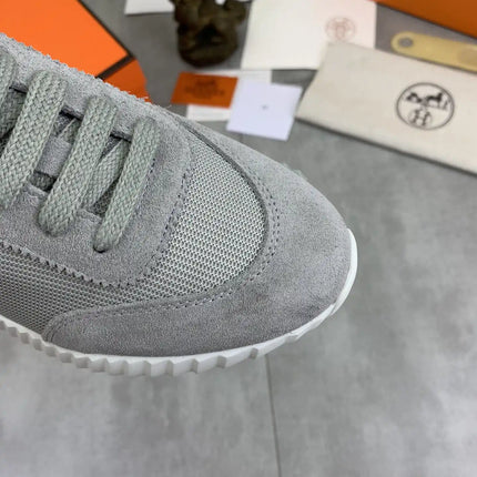 Sneakers Bouncing
