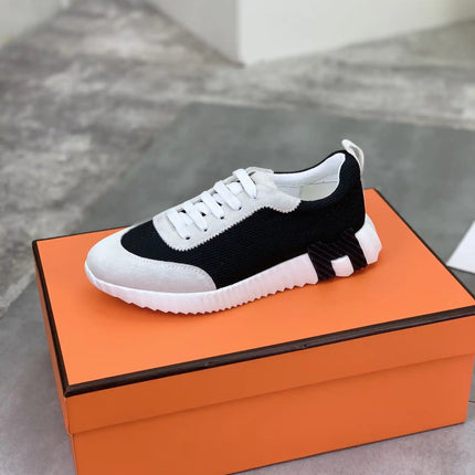 Sneakers Bouncing