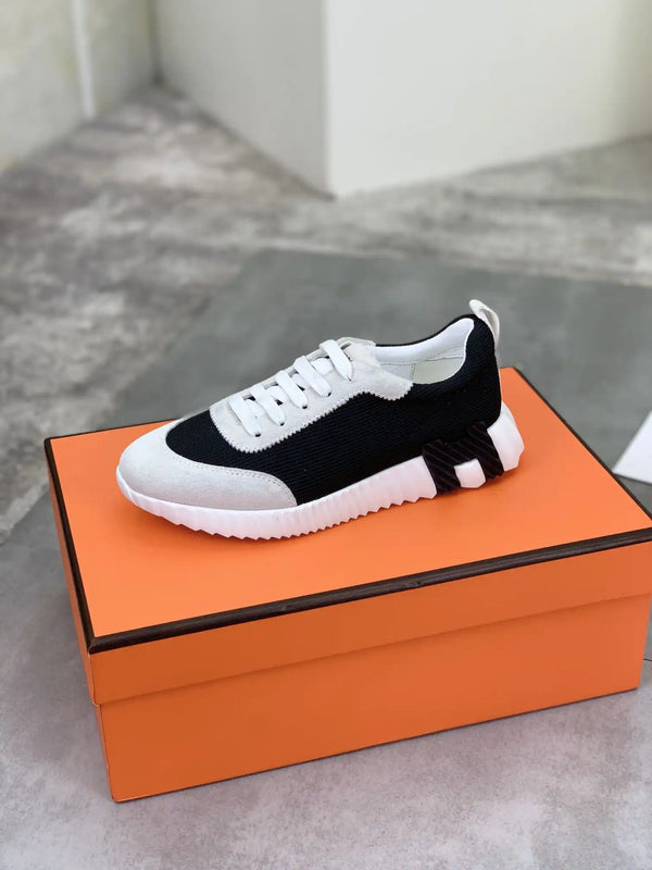 Sneakers Bouncing