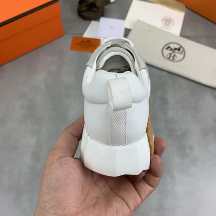 Sneakers Bouncing