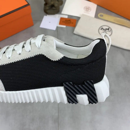 Sneakers Bouncing