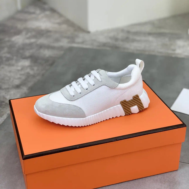 Sneakers Bouncing