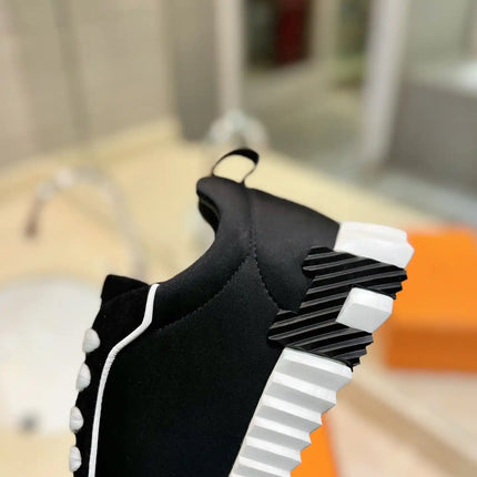 Sneakers Bouncing