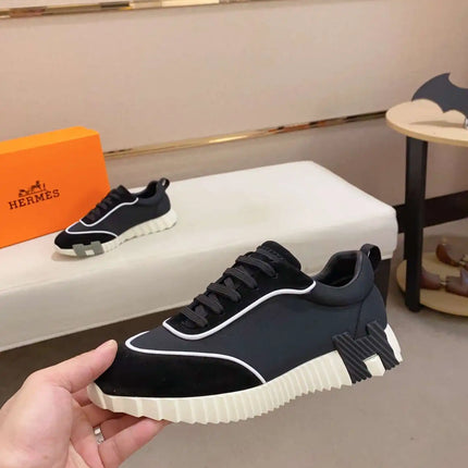 Sneakers Bouncing