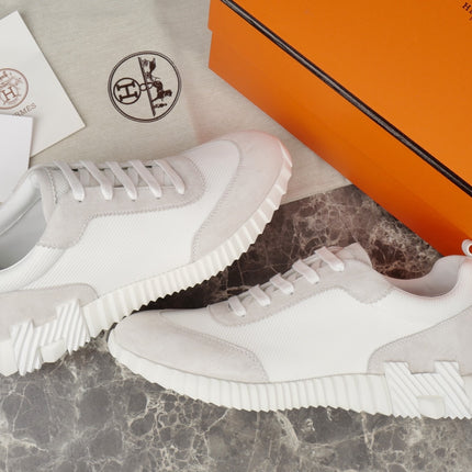 Sneakers Bouncing