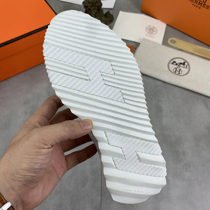 Sneakers Bouncing