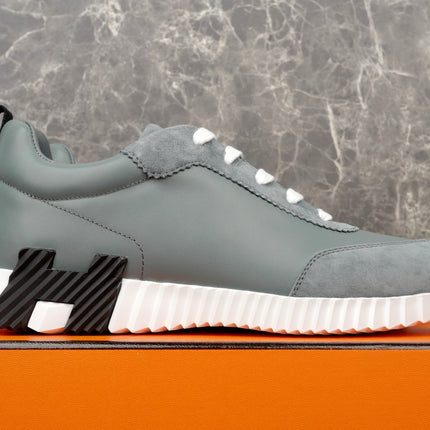 Sneakers Bouncing