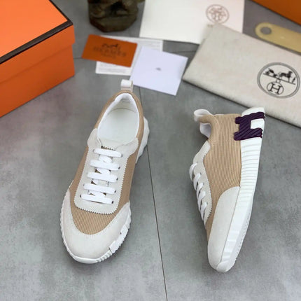 Sneakers Bouncing