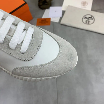 Sneakers Bouncing
