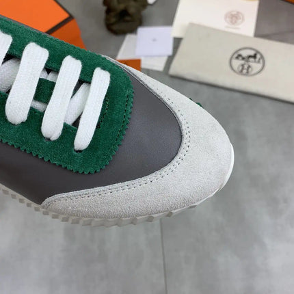 Sneakers Bouncing