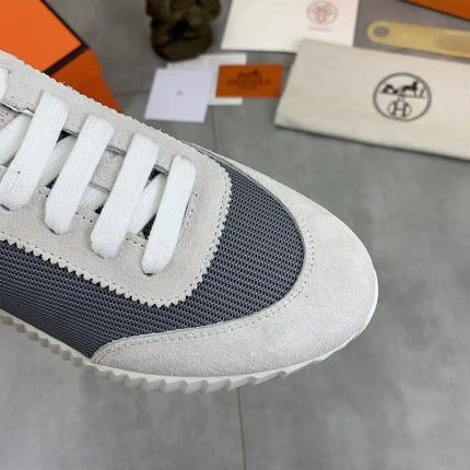 Sneakers Bouncing