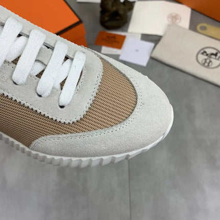 Sneakers Bouncing
