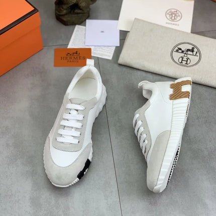 Sneakers Bouncing