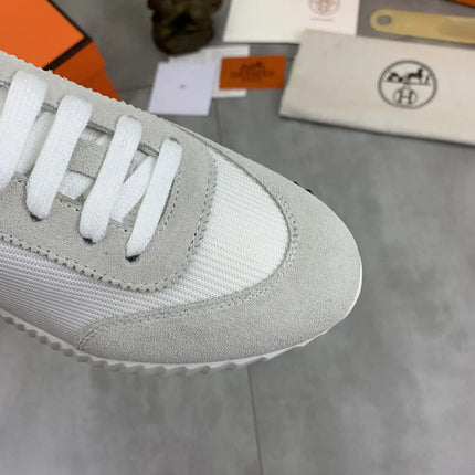 Sneakers Bouncing