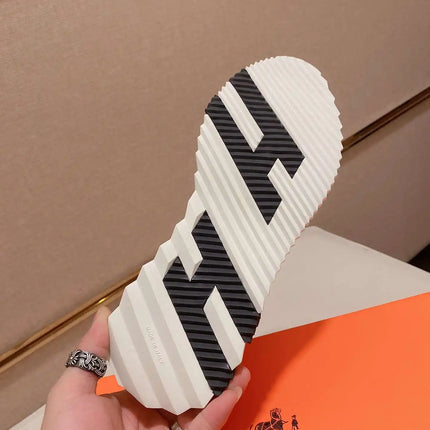 Sneakers Bouncing