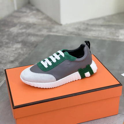 Sneakers Bouncing