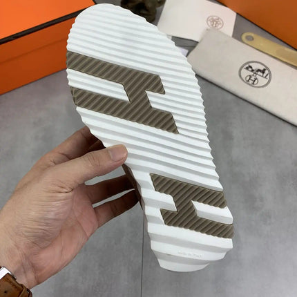 Sneakers Bouncing