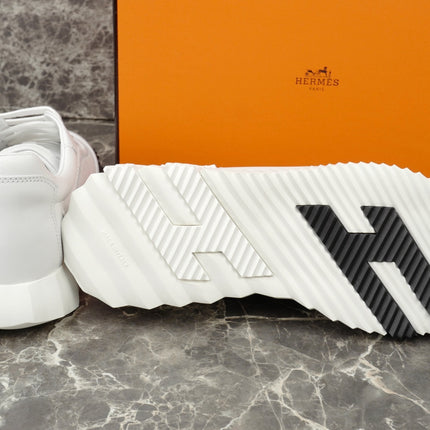 Sneakers Bouncing