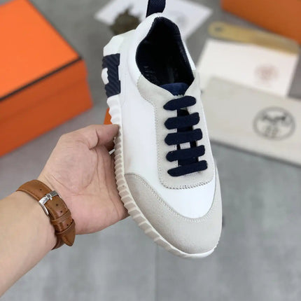 Sneakers Bouncing