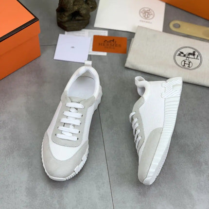 Sneakers Bouncing