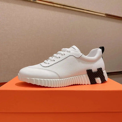 Sneakers Bouncing