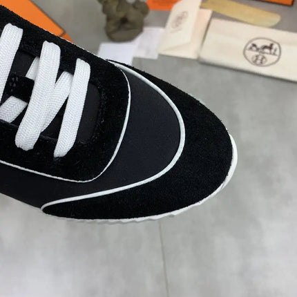 Sneakers Bouncing