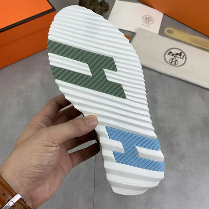 Sneakers Bouncing