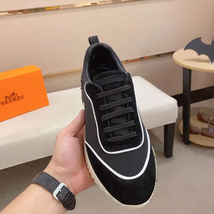 Sneakers Bouncing