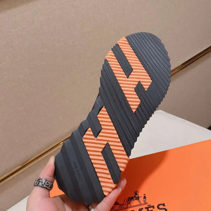 Sneakers Bouncing