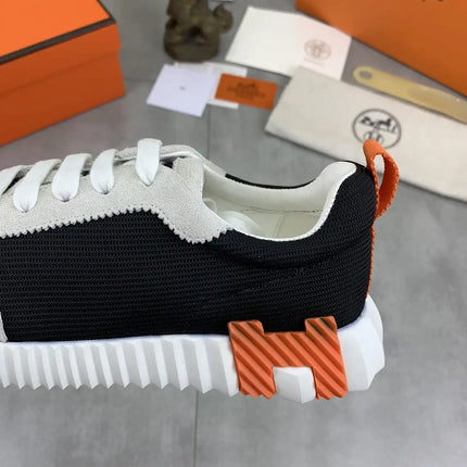 Sneakers Bouncing