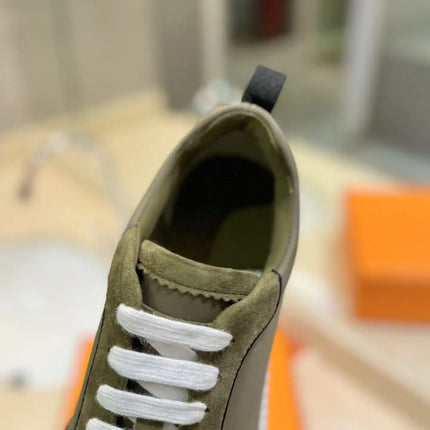 Sneakers Bouncing
