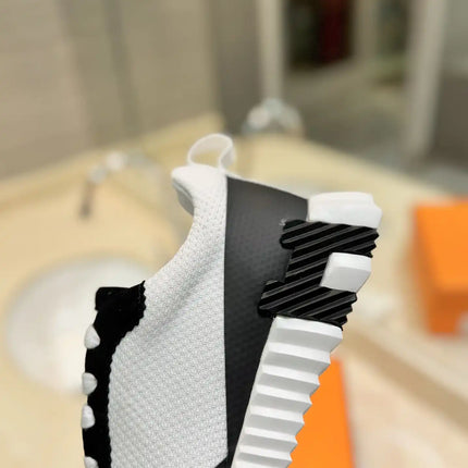 Sneakers Bouncing