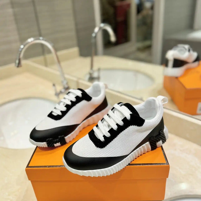Sneakers Bouncing