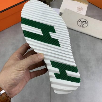 Sneakers Bouncing
