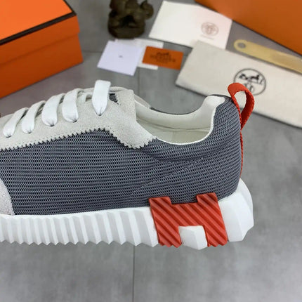 Sneakers Bouncing