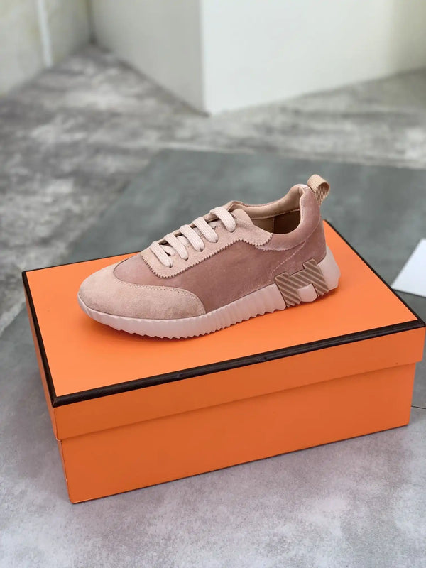 Sneakers Bouncing