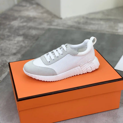 Sneakers Bouncing