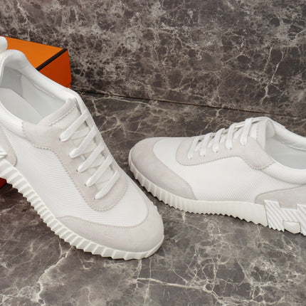 Sneakers Bouncing