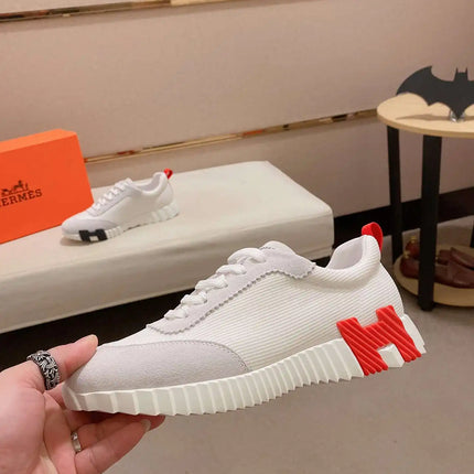 Sneakers Bouncing