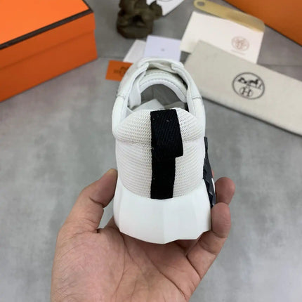 Sneakers Bouncing