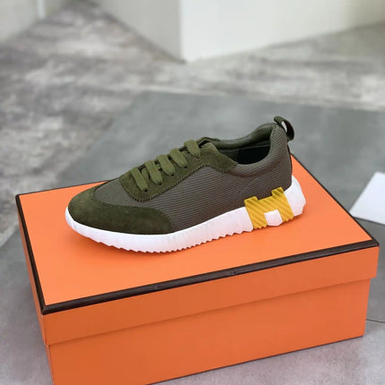 Sneakers Bouncing